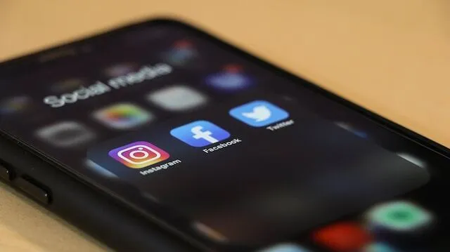 Social media apps on phone