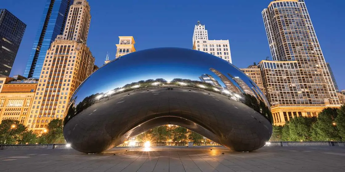 Cloud Gate sculpture in Chicago